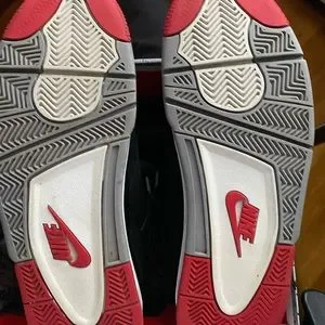 Jordan | Shoes | Its Size 9 And Its A Very Trending Shoe At  display picture 2